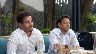 Matías Botbol (a la derecha de la foto) durante su visita a Buenos Aires, junto a Diego Boryszanski, uno de sus socios en Maslow.