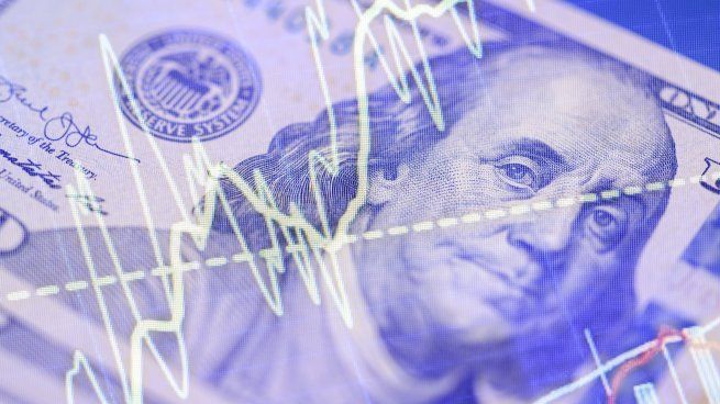 El dólar blue se mantiene arriba de $1.300.