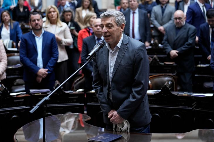 Juan Carlos Giordano asumió como diputado, en lugar de Néstor Pitrola.