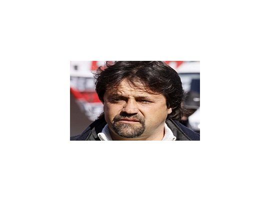 Caruso Lombardi se reunirá con los directivos de Quilmes. De llegar a un acuerdo reemplazará a Leonardo Madelón en la conducción técnica del equipo cervecero.