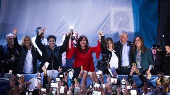 Axel Kicillof, Cristina y Florencia Saintout en La Plata.&nbsp;