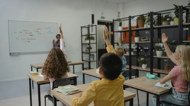 Miles de familias esperan la acreditación del beneficio destinado a estudiantes que asisten a colegios privados con aporte estatal.