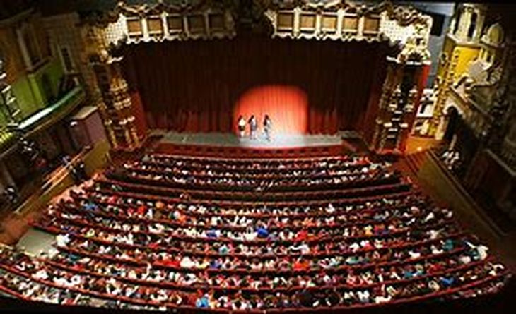 Los cifras resultaron mejores de lo esperado con una caída acumulada de 12% respecto de del año pasado, según cifras de AADET, Asociación Argentina de Empresarios de teatro y música. Los cifras resultaron mejores de lo esperado con una caída acumulada de 12% respecto de del año pasado, según cifras de AADET, Asociación Argentina de Empresarios de teatro y música.