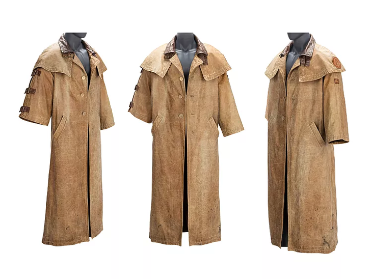 A leather gabardina that the actor Ron Perlman wore in 