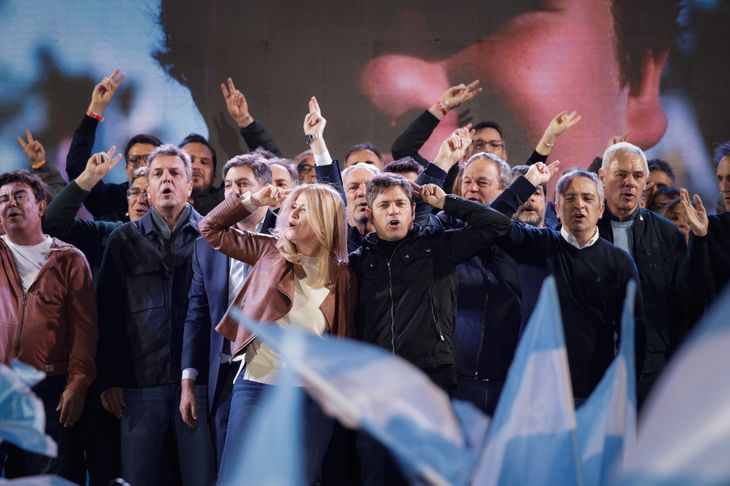 El peronismo logró una victoria por casi 13 puntos de diferencia en las elecciones bonaerenses. El peronismo logró una victoria por casi 13 puntos de diferencia en las elecciones bonaerenses.