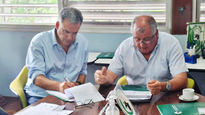 El candidato del Frente Amplio, Yamandú Orsi, se reunió con referentes de la ANPL.