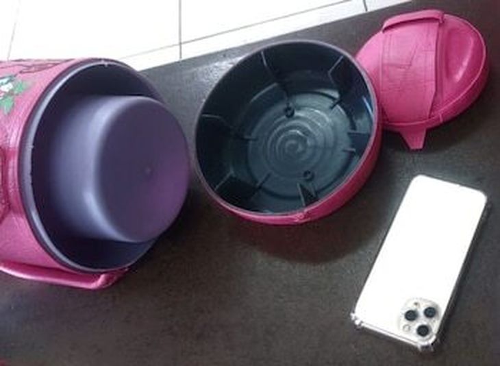 El hermano de Gianina García Troche ocultó el teléfono en un termo. El hermano de Gianina García Troche ocultó el teléfono en un termo.