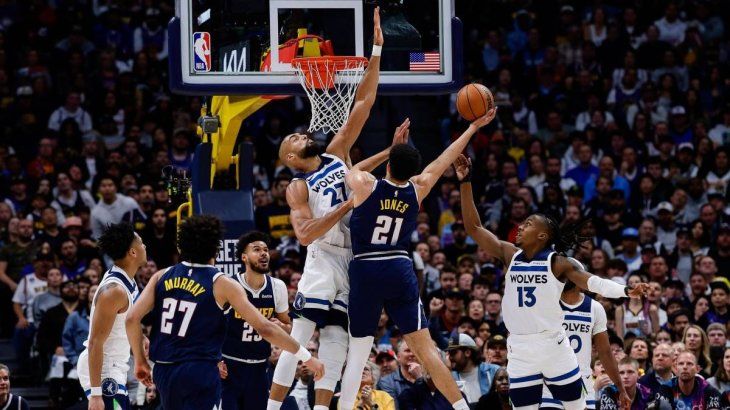 Minnesota eliminó a Denver en un tenso partido. Minnesota eliminó a Denver en un tenso partido.