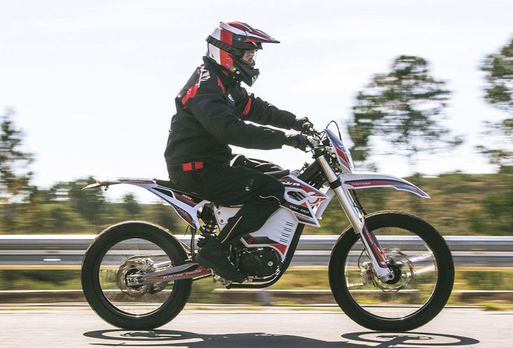 OKN Thunder, la moto eléctrica de motocross de Okinoi: 12 kW (16 CV) y hasta 100 km de autonomía con batería de litio extraíble de 72V OKN Thunder, la moto eléctrica de motocross de Okinoi: 12 kW (16 CV) y hasta 100 km de autonomía con batería de litio extraíble de 72V