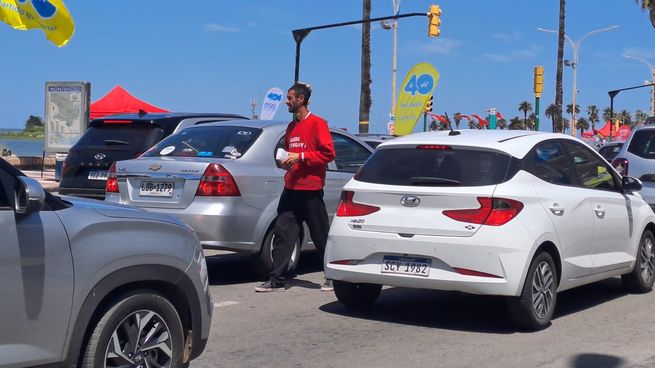 Los militantes buscan convencer a los indecisos hasta el último momento en las elecciones 2024.