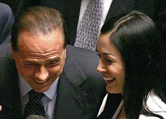 Febrero de 2007. Si no estuviera casado, me casaría contigo. Así abordó a la diputada Mara Carfagna durante una entrega de premios televisiva. Debió pedir disculpas a su mujer.