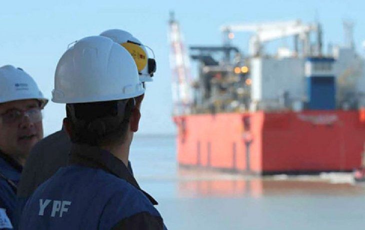 YPF. Los trabajadores petroleros obtendrán por paritarias un aumento salarial del 80% hasta marzo del 2023.