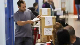 El 76,32% de los 35 millones de electores habilitados  concurrió a las urnas