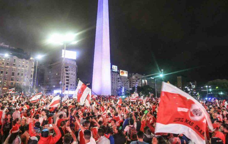 la fiesta de river termino con incidentes entre los hinchas y la policia
