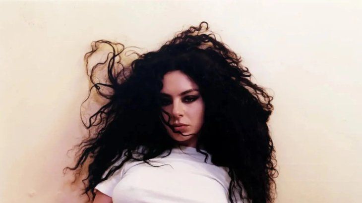 Con su álbum Brat pasó de ser una artista de culto a mundialmente conocida.