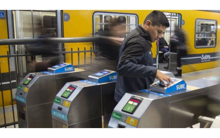 ámbito.com | Primera reunión paritaria, sin acuerdo. Los metrodelegados piden un aumento del 35%. Para los traajadores Metrovías realizó una oferta insuficiente.