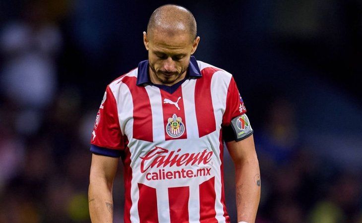A pedido de su entorno cercano y ante las constantes lesiones. Javier Chicharito Hernández está próximo a anunciar su retiro del fútbol. Su contrato con Chivas vence en diciembre.