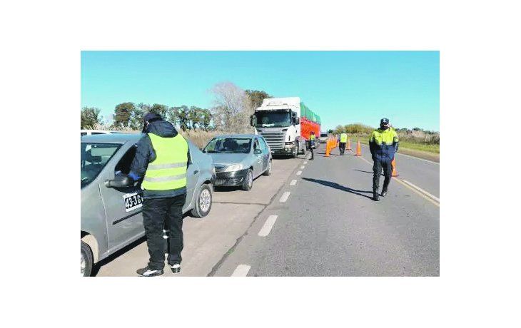 Operativos. La Municipalidad endureció los controles en los accesos a la ciudad para evitar el ingreso de personas que escapen a la cuarentena.