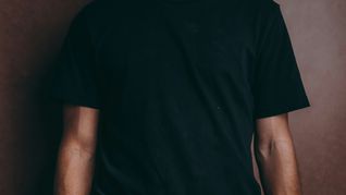 Existen trucos para lavar la ropa negra sin desteñirla.