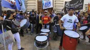 Piqueteros entraron a la fuerza en Educación