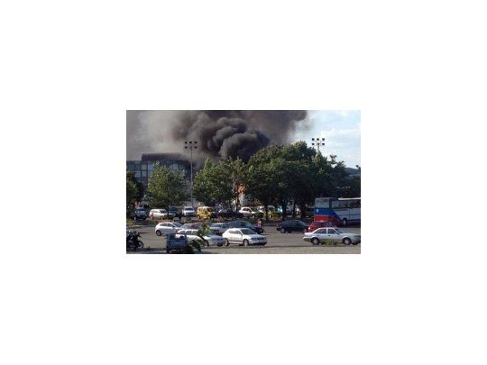 La explosión se produjo en un micro que trasladaba cerca de 40 personas desde un aeropuerto en la ciudad de Burgas. (Foto del diario Haaretz)