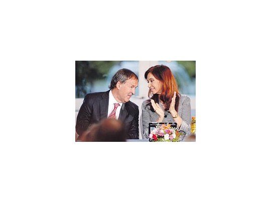 Cristina de Kirchner y el gobernador Juan Schiaretti, durante el acto en la residencia de Olivos. Aunque fuera de la foto, también compartió sonrisas con el ex juecista y hoy K Daniel Giacomino.