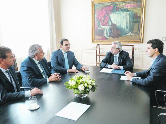 Contacto. El presidente Alberto Fernández y el ministro del Interior, Wado de Pedro, se reunieron ayer con los gobernadores radicales de Mendoza, Rodolfo Suarez; de Jujuy, Gerardo Morales; y de Corrientes, Gustavo Valdés.