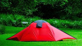 La linterna Air Light LED inflada y lista para usar, un invento que ya generó millones y se convirtió en aliada clave para campamentos y aventuras.