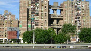 En la Torre 5 de Dock Sud falleció una beba de cinco peses de un disparo.