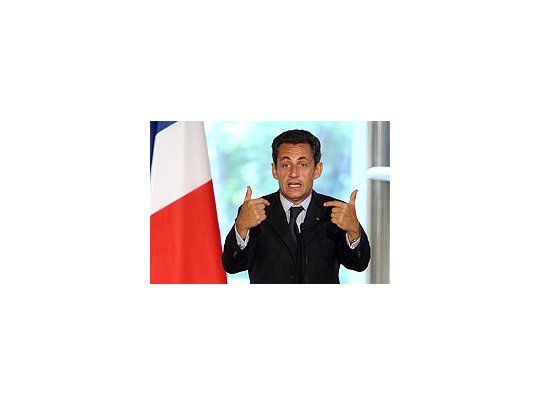Nicolás Sarkozy lamentó las acusaciones del presentador belga que sugiere que el mandatario bebió tras entrevista con Putin.