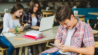 Una nueva forma de humor digital empezó a circular entre adolescentes y jóvenes en redes sociales.