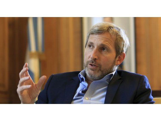 El ministro afirmó que la gente pidió un cambio y, parte de ese cambio, pasa por la restauración de la república y la división de poderes, como ocurre hoy en día.