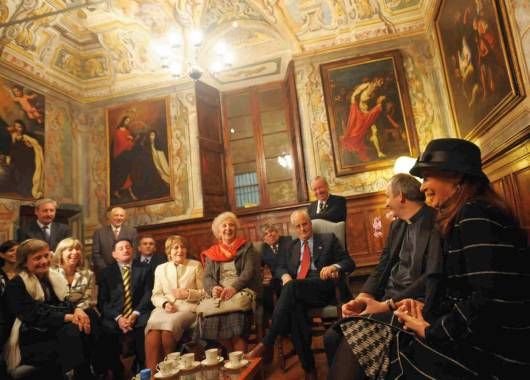 La Presidente junto a parte de la comitiva en su visita a la comunidad San Egidi.