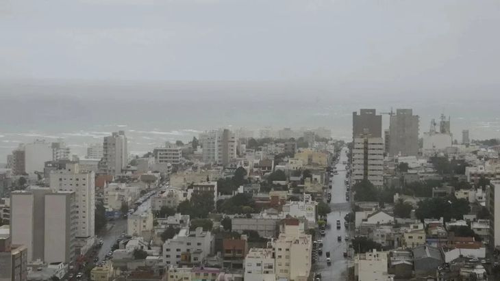 Vientos extremos generan suspensión de actividades y complican la circulación en el sur del país. Vientos extremos generan suspensión de actividades y complican la circulación en el sur del país.