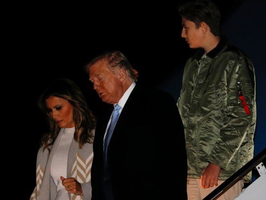 En la mira. Donald Trump, en la foto junto a su esposa Melania, es objeto de graves amenazas de numerosas milicias proiraníes de Medio Oriente.