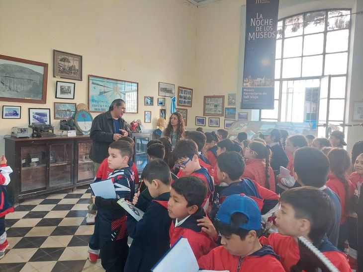 El Museo Ferroviario recibe la habitual visita de estudiantes de escuelas y colegios. El Museo Ferroviario recibe la habitual visita de estudiantes de escuelas y colegios.