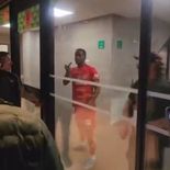 Helinho, el extremo derecho del Toluca, tuvo que cerrar sus cuentas en las redes sociales como consecuencia de los dichos racistas que estaba recibiendo tras la trifulca del sábado que protagonizó ante el América. Helinho, el extremo derecho del Toluca, tuvo que cerrar sus cuentas en las redes sociales como consecuencia de los dichos racistas que estaba recibiendo tras la trifulca del sábado que protagonizó ante el América.