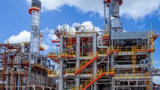 La refinería Ensenada de YPF es la más grande de Argentina y una de las más importantes en América del Sur.
