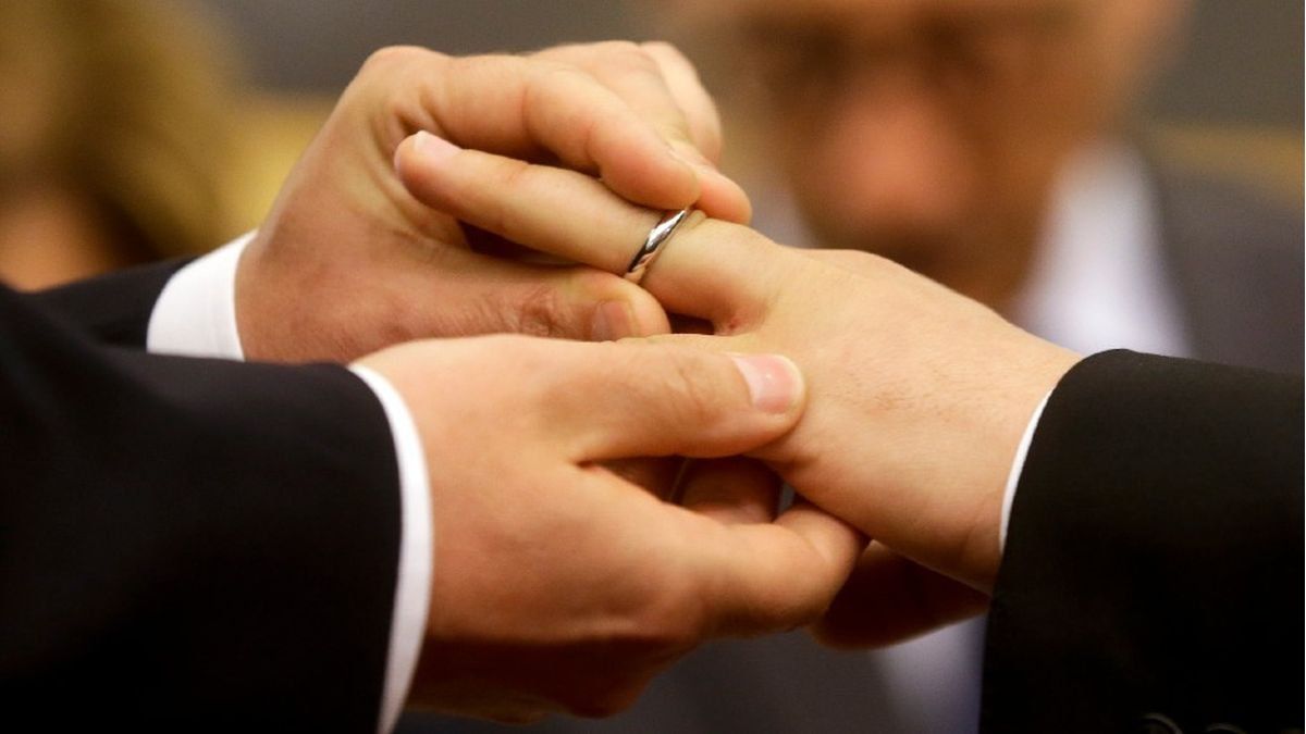 The Parliament vetoes the law that recognized rights to married couples abroad