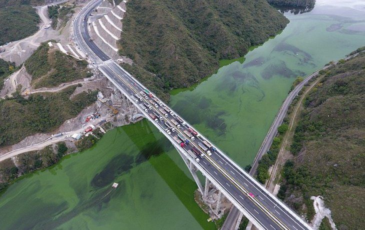 El cuerpo de un hombre de 66 años de edad fue hallado en la costa del Lago San Roque.