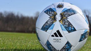 La ilusión de su regreso al fútbol quedó truncada por la caída del pase. La ilusión de su regreso al fútbol quedó truncada por la caída del pase.