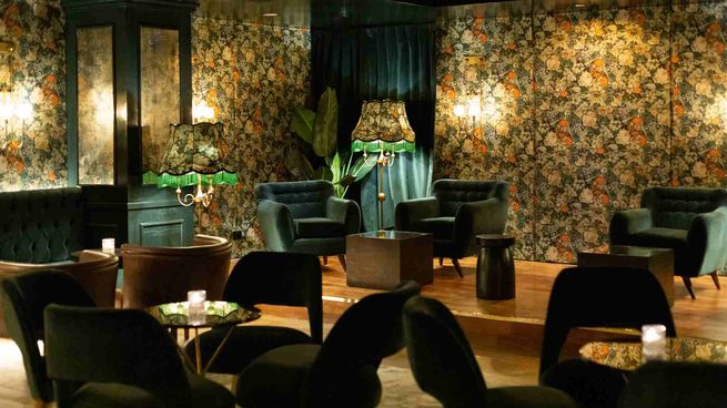 Está en Maipú 907, en el subsuelo del Hotel Pulitzer Buenos Aires, Retiro.