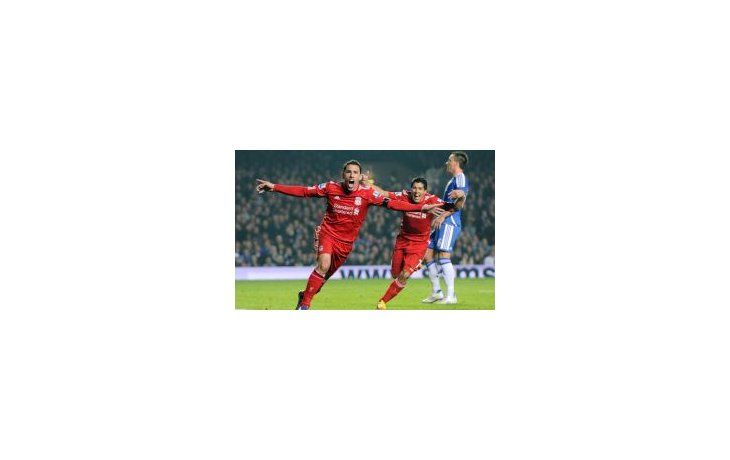 Grito. Maximiliano Rodríguez definió muy bien y abrió el marcador para Liverpool ante Chelsea.