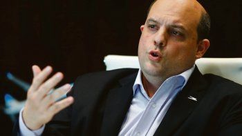 El presidente de Aerolíneas Argentinas le respondió a Macri: Está muy acostumbrado a manejarse en avión privado.