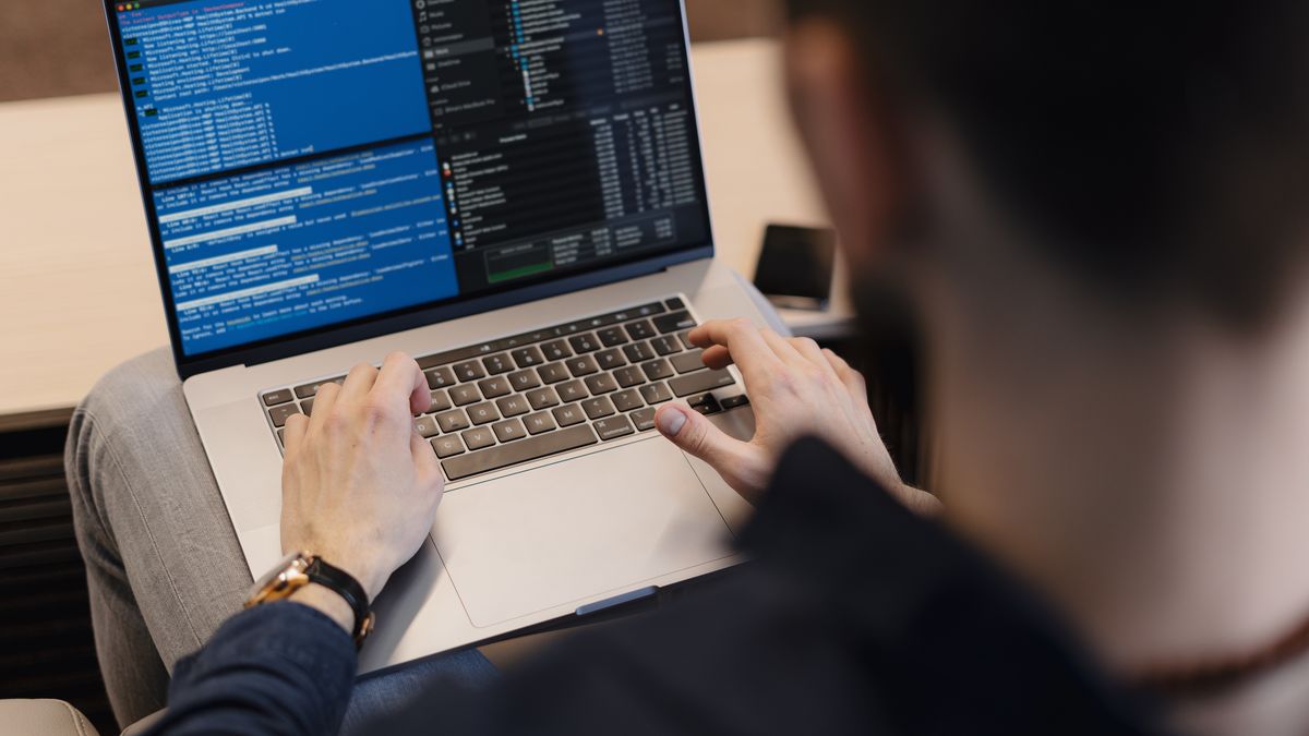 Alert in the software industry due to the flight of companies and talents to Uruguay