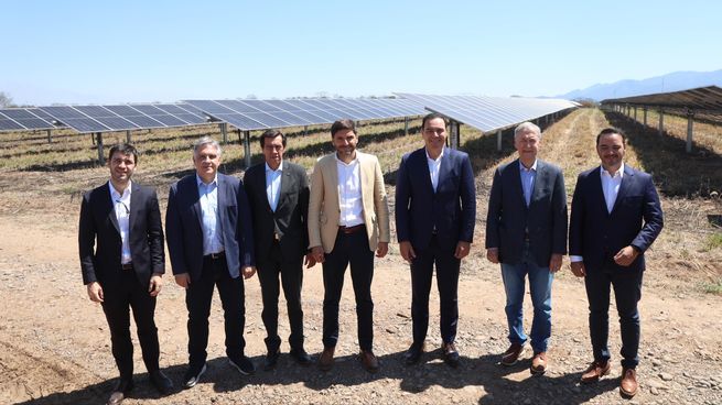 Sin Claudio Vidal (Santa Cruz), los gobernadores de Provincias Unidas recorrieron el Parque Solar El Pongo.