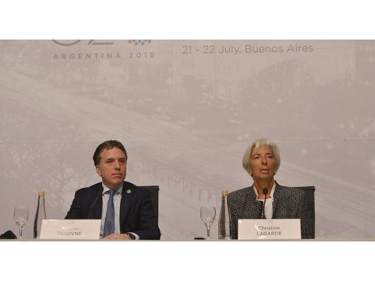 Dujovne y Lagarde, en la conferencia en el Centro de Exposiciones y Convenciones.
