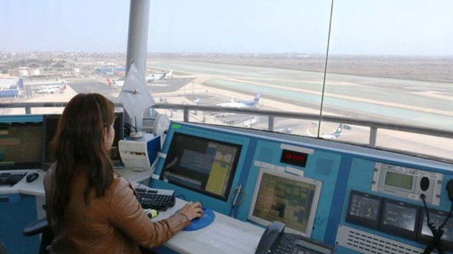 Los controladores aéreos ratifican plan de medidas de fuerza. 