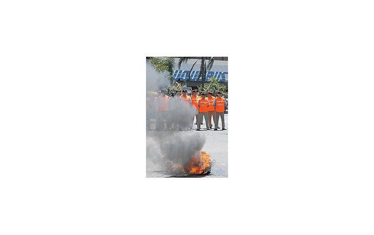 ámbito.com | Piqueteros y ambientalistas de Gualeguaychú complicaronel tránsito el martes en la zona del Bajo porteño. Hoy ymañana se multiplicarán las protestas.