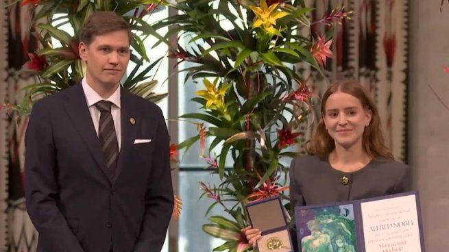 Ana Corina Sosa, la hija de la opositoria venezolana, fue la encargada de recibir el galardón.